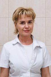 Старшая медсестра в стоматологии